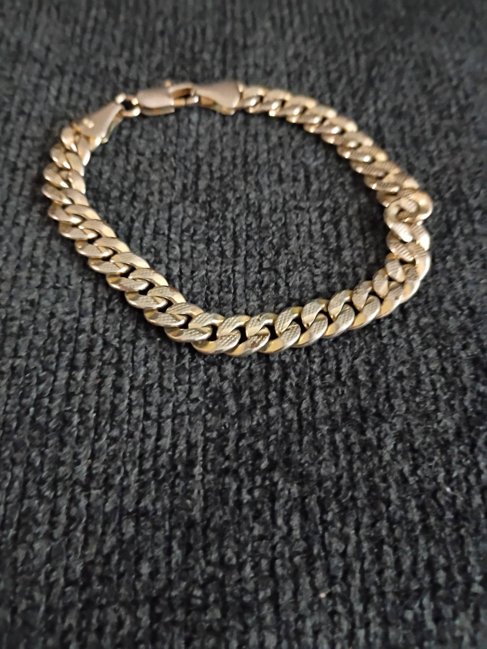 Men's Gold-Tone Cuban Link Bracelet - Classic Chain Accessory 14K